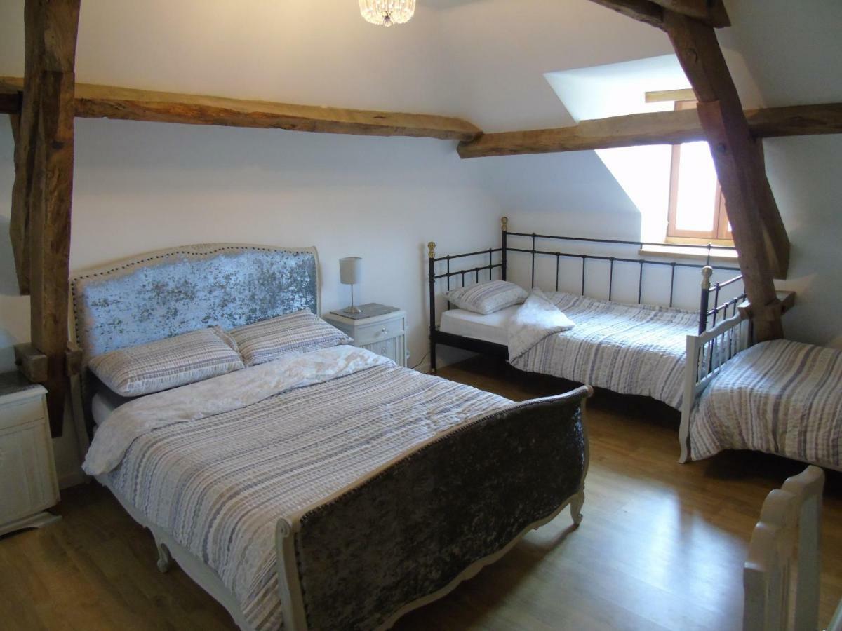 Linards Puy Larousse Farm House Bed & Breakfast エクステリア 写真